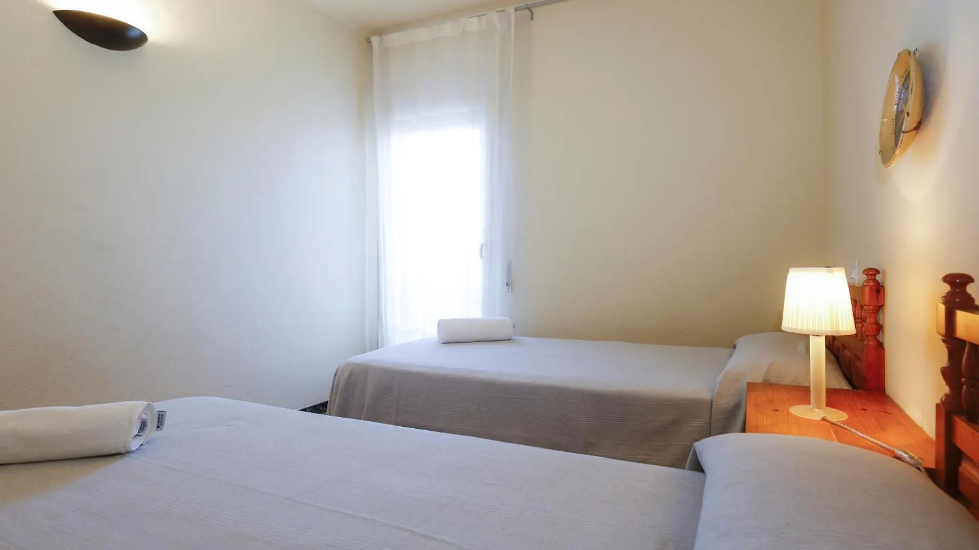 Sinia Planetcostadorada Cambrils 0*,  Ισπανία